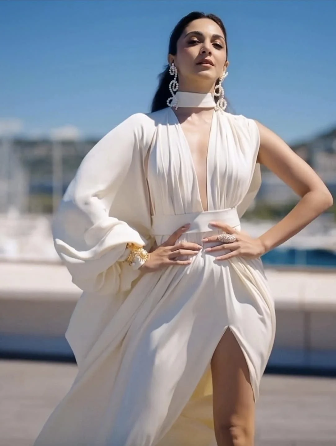 प्रवल गुरुङले डिजाइन गरेको ड्रेसमा खुलेकी कियरा आडवाणी(तस्वीर) 7 कियारा आडवाणी