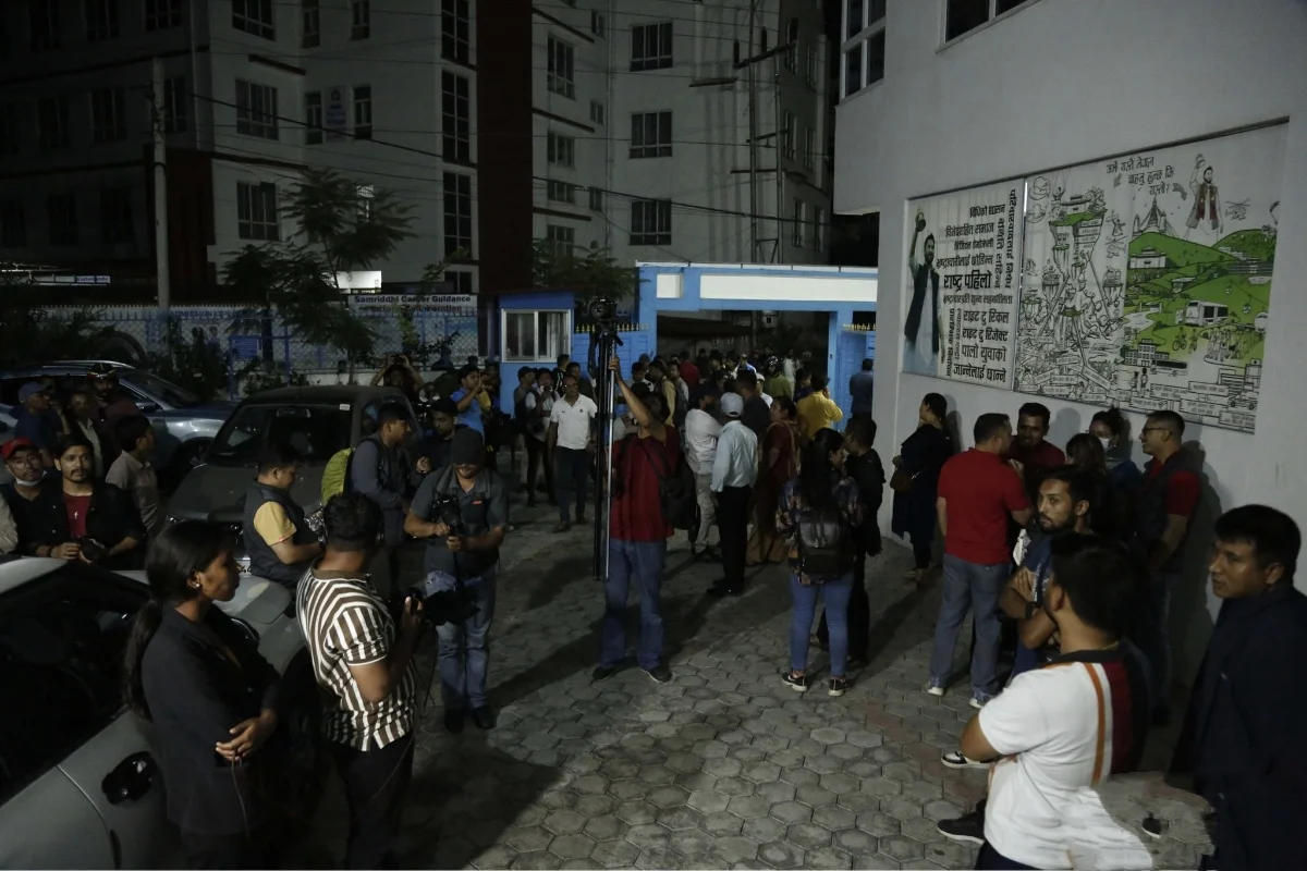 रास्वपाका पदाधिकारी र कार्यकर्ता केन्द्रीय कार्यालयमा (तस्बिरहरू) 2 1000027603